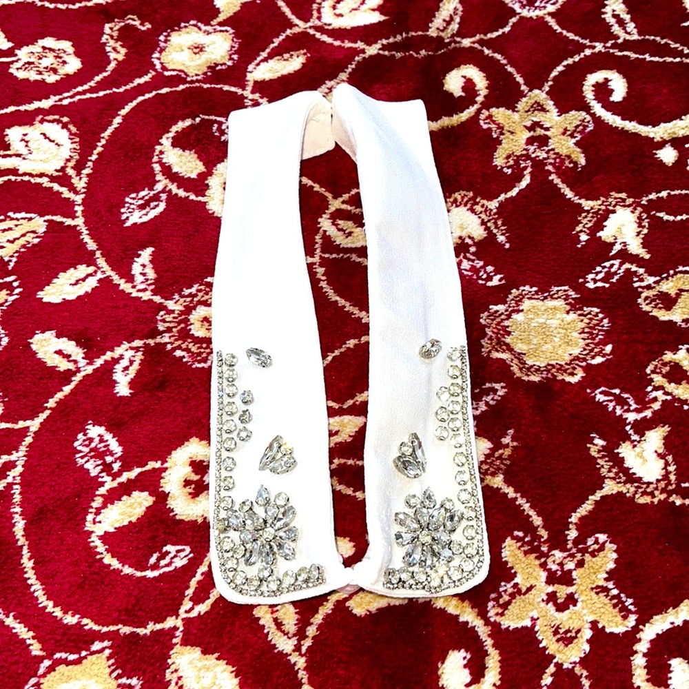 Brand new decorative collar